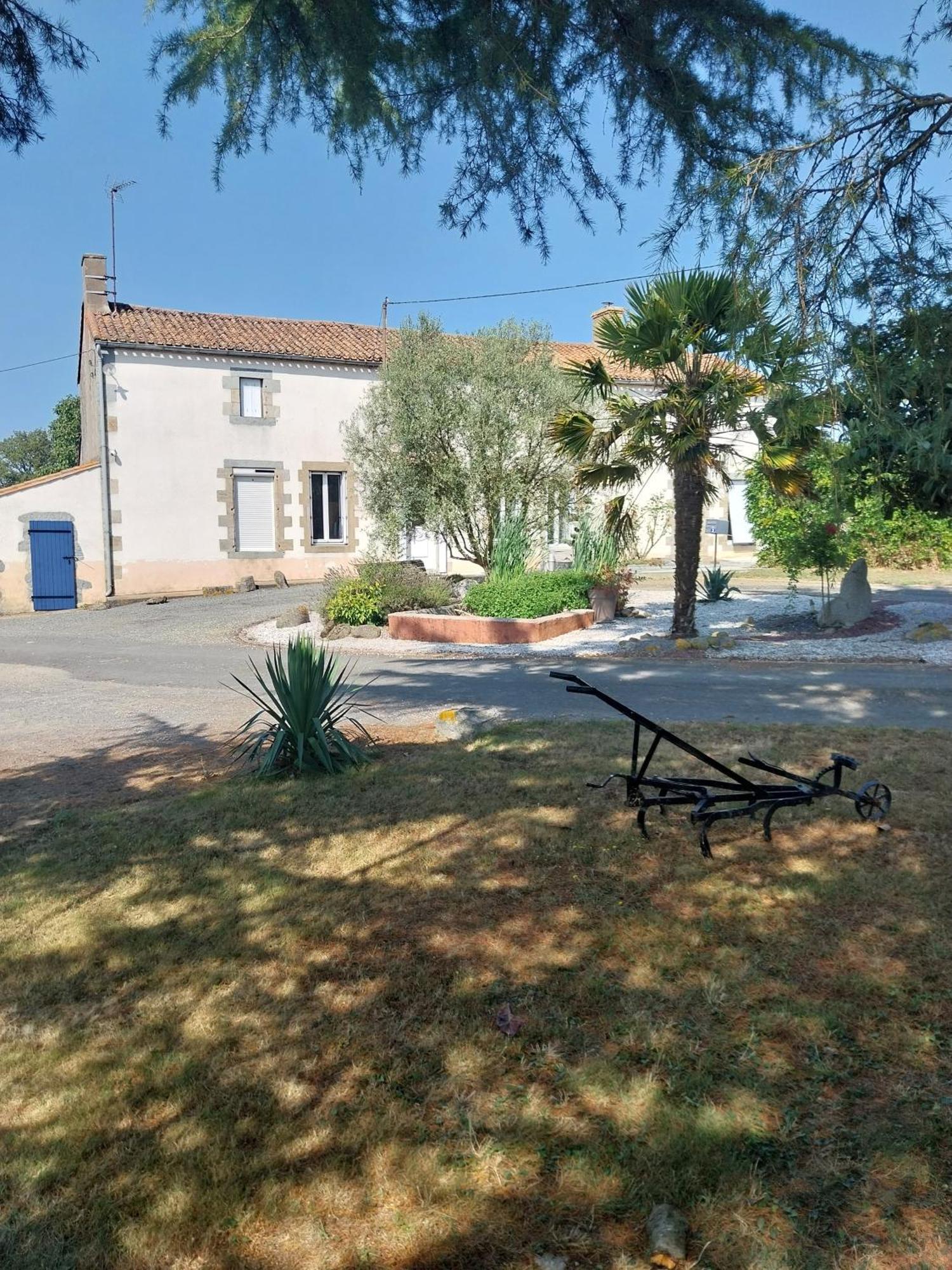 Au Granit Bleu Bed & Breakfast Faye-l'Abbesse Exterior foto